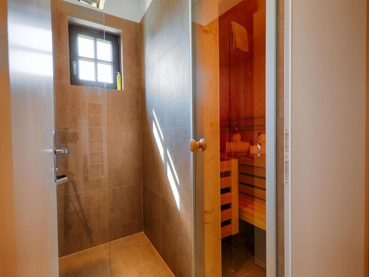 Reetland Am Meer - Luxus Reetdachvilla Mit 3 Schlafzimmern, Sauna Und Kamin F18 Dranske Exterior photo