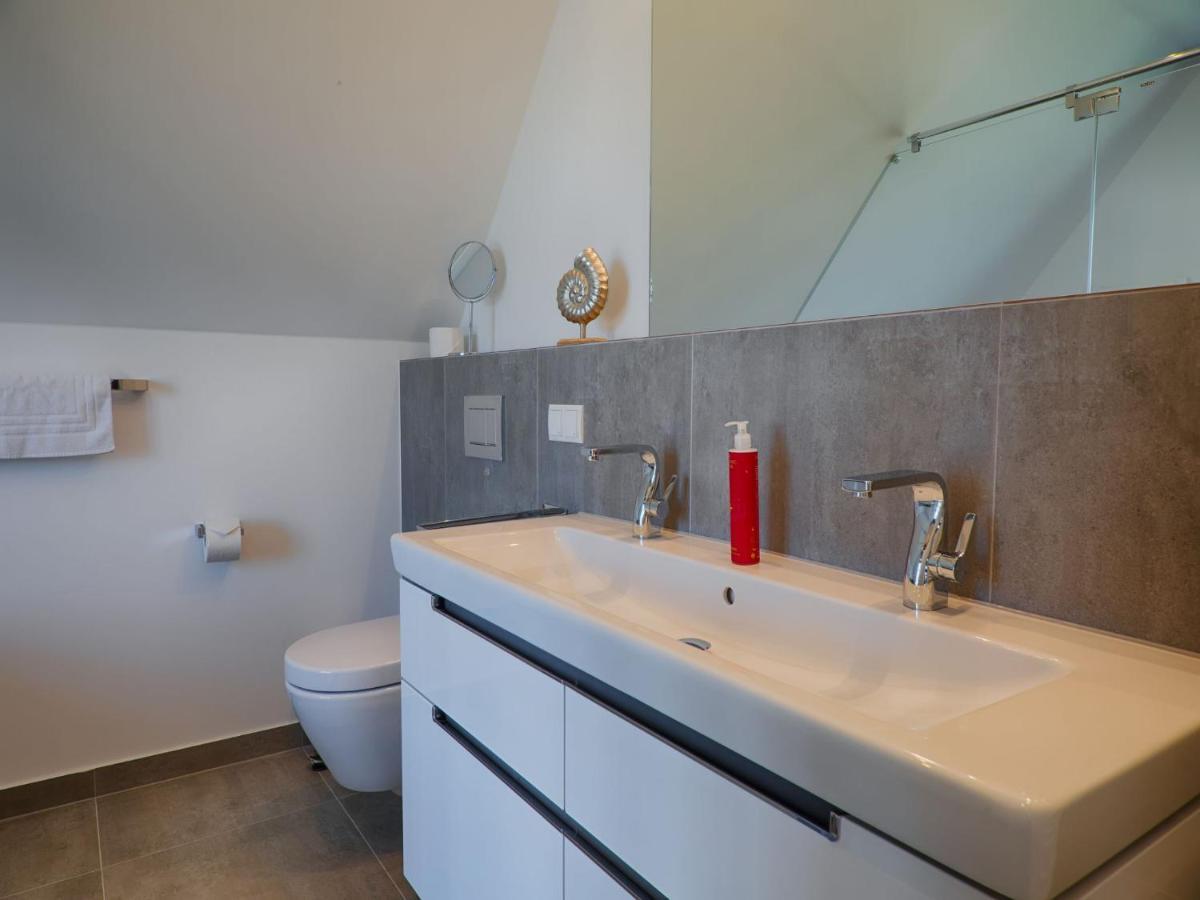 Reetland Am Meer - Luxus Reetdachvilla Mit 3 Schlafzimmern, Sauna Und Kamin F18 Dranske Exterior photo